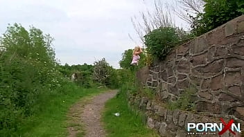 Naughty Paige Turnah’s Wild Outdoor Pissing Adventure