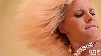 Handyman Drills His Hot Blonde Milf Client’s Tight Ass