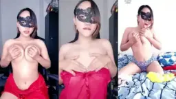 Mbok Sunflo Telanjang Dada Montok Basah Berkilau