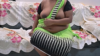 Voluptuous Bhabhi Flaunts Her Luscious Natural Curves