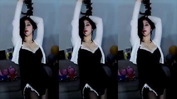 Sultry Chinese Babe Drops It Low To “sung”