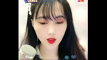 Sizzling Asian Babe Goes Live On Uplive