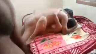 Istri Desi Nikmati Suami Dan Kekasih Dalam Trio Panas Ala India