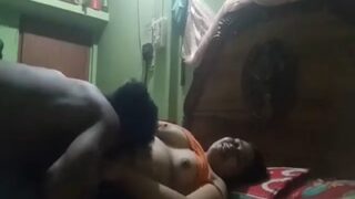 Pria Mesum Menggenjot Bhabhi Desi Dalam Video Porno Tamil
