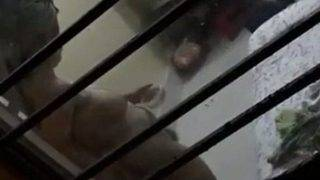Video Kamera Tersembunyi Tetangga Desi Yang Lagi Ganti Baju