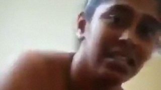 Video Mms Desi: Bhabhi India Pemalu Yang Pandai Mengisap Kontol
