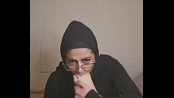 Arab Housewife Mia’s Veiled Seduction: A Foot Fetish Compilation