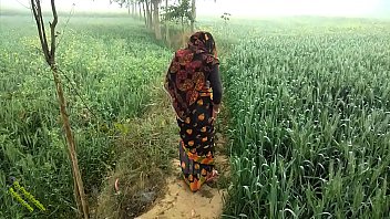 Desi Radhika’s Wild Outdoor Fuck