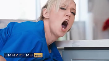 Dee Williams’ Naughty Nurse Role Has Her Patient Exploding With Intense Pleasure In Hospital Fantasy