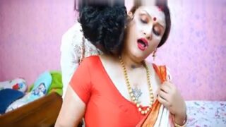 Babu Bengali Menggoyang Ibu Mertua Dalam Video Panas Ala Desi