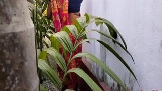 Bibi Tamil Yang Bergairah Menikmati Batang Muda Di Kebunnya