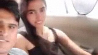 Cewek Kampus Delhi Sajeetha Digitu Di Dalam Mobil