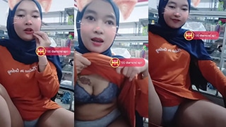 Gadis Berhijab Jaga Warung Malah Buka Pertunjukan Panas