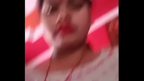Sizzling Sister-in-law Reveals Her Wet Cunt