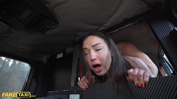 Big Dave’s Fake Taxi: Knocking Up Nataly Gold’s Pregnant Pussy