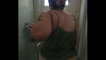Curvy Goddess Cleans Up After A Sweaty Workout