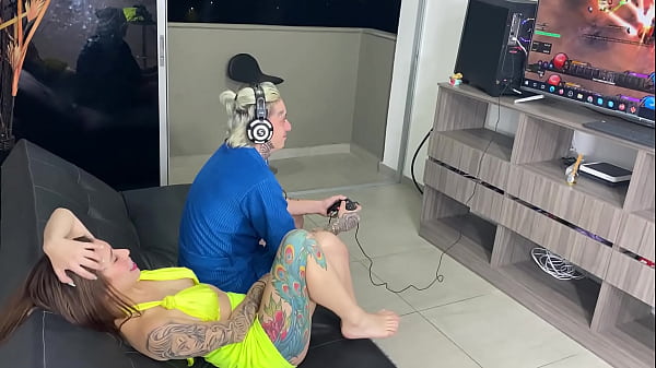 Sloppy Head And Rough Fucking While I Chill And Game – Sarafilms