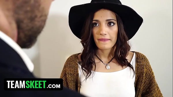 Seductive Latina Penelope Cum Convinces Real Estate Agent With Her Wet Pussy
