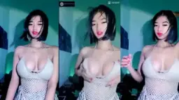 Live Barbar: Tampil Seksi Dengan Lingerie Di Bukit
