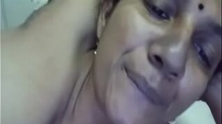 Tante Tamil Bugil Pamer Tetek Montoknya Lewat Panggilan Video Langsung