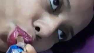 Video Panas: Gadis Desi Bugil Makan Cokelat Sebelum Bercinta