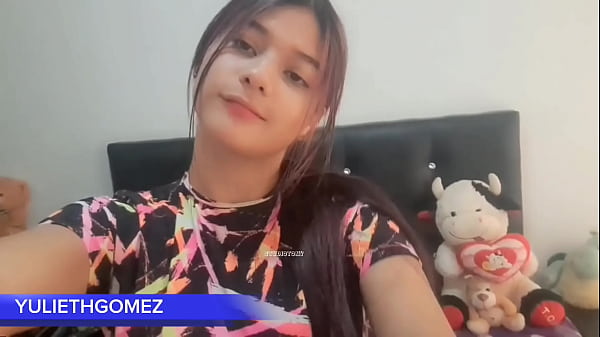 Colombian Babe Fingers Her Wet Pussy