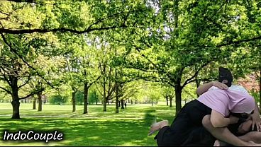 Real Muslim Couple’s Steamy Outdoor Park Affair