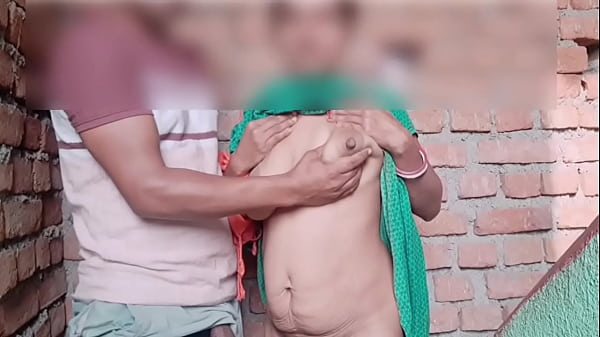 Desi Beauty Gets Wild And Wet