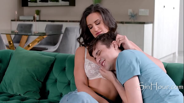 Innocent Step-mommy Love Turns Sinfully Steamy – Penny Barber