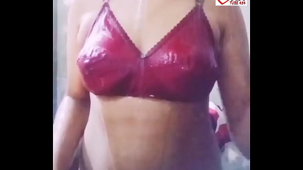 Desi Babe’s Steamy Shawar And Finger Action
