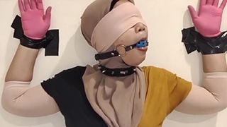 Gadis Berjilbab Diikat Dan Digerayangi
