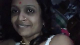 Mengisap Puting Payudara Dengan Penuh Gairah Dalam Adegan Panas Xxx Lokal India