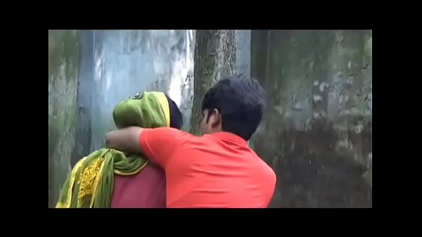 Desi Bhabhi’s Forbidden Fling: A Passionate Affair With A Stranger