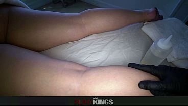 Rharri’s Gigantic Booty Gets A Sensual Rubdown