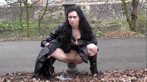 Amateur Exhibitionist Fae Corbins Flaunts Her Goods In Public Outdoor Nudity Stunt