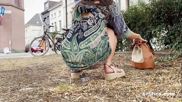 Exhibitionist Ana Gets Off In Public For Ersties