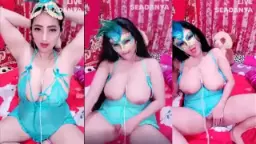 Aunt Yasmin Fingering Her Pussy