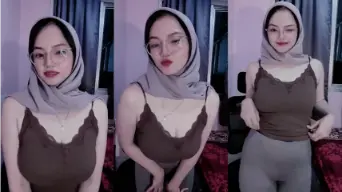 Itsmeii The Hijab Chick Twerking Hard On Live