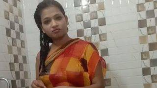 Sarika Vikki’s Steamy Bath Scene