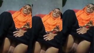 Unveiled And Uninhibited: A Hijabi Seductress Serves Her Client With Raw Pakistani Passion