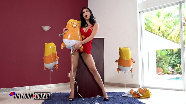 Amateur Russian Milf Crystal Rush Grinds And Bounces On Trump Balloons