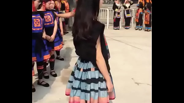 Peeking At A Chinese Girl’s Accidental Nipple Flash