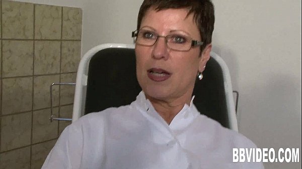 Mature German Woman Fingering Her Wet Cunt