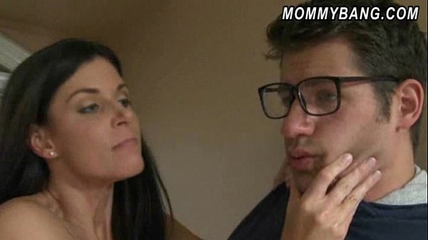 India Summer And Melanie Raine Getting Nasty In The Bathroom For A Hot Threesome
