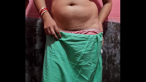 Desi Housewife Trims Her Wet Cunt Smooth