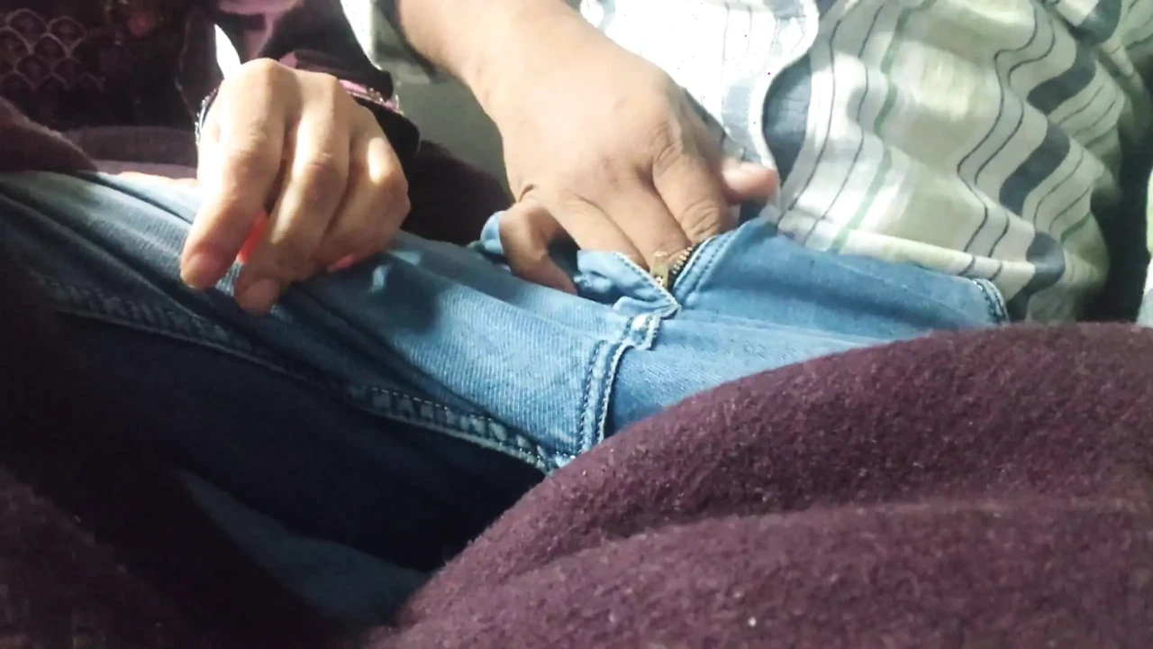 Train Mai Bhabhi Ko Lund Chusaya