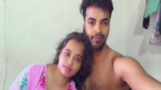 College Dude Fucks His Girlfriend’s Tight Pussy On Webcam In Desi Porn