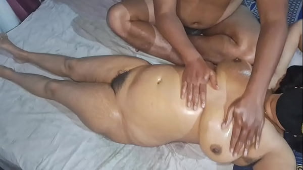 Desi Indian Hot Bhabhi Gets Completely Naked For A Full Body Rubdown
