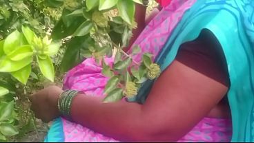 Indian Bhabhi Gets Fucked Hard In The Village Fields