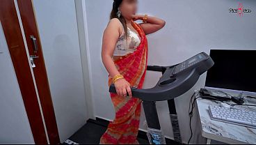 Chachi’s Wet Pussy On Display At The Gym – Desi Auntie In Saree Working Out, Horny Chachi Gets Fucked Hard By Nephew In The Gym With Hindi Audio